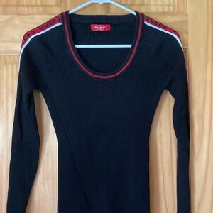 Guess Size S long sleeve U-neck sweater with piping on the sleeves